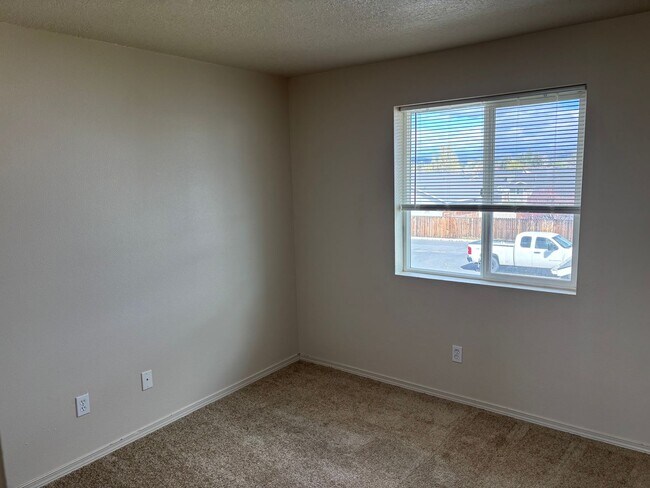 Building Photo - 2061-2061 NE Wolverine Loop