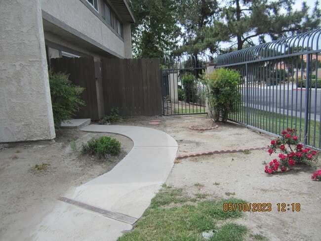 Building Photo - SPACIOUS 2 STORY CONDO