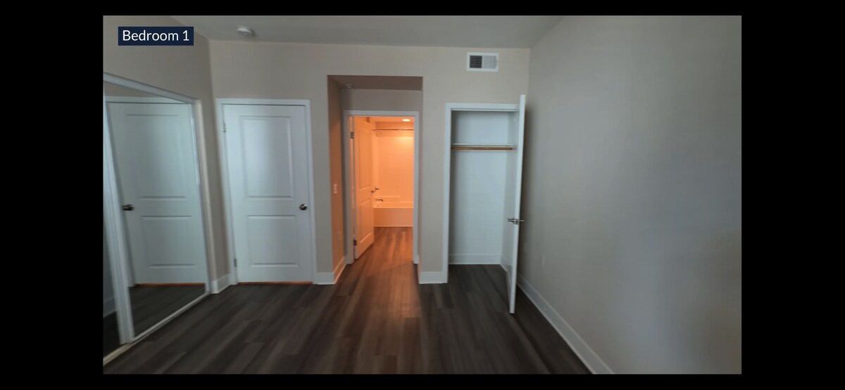Building Photo - 7421 Edinger Ave