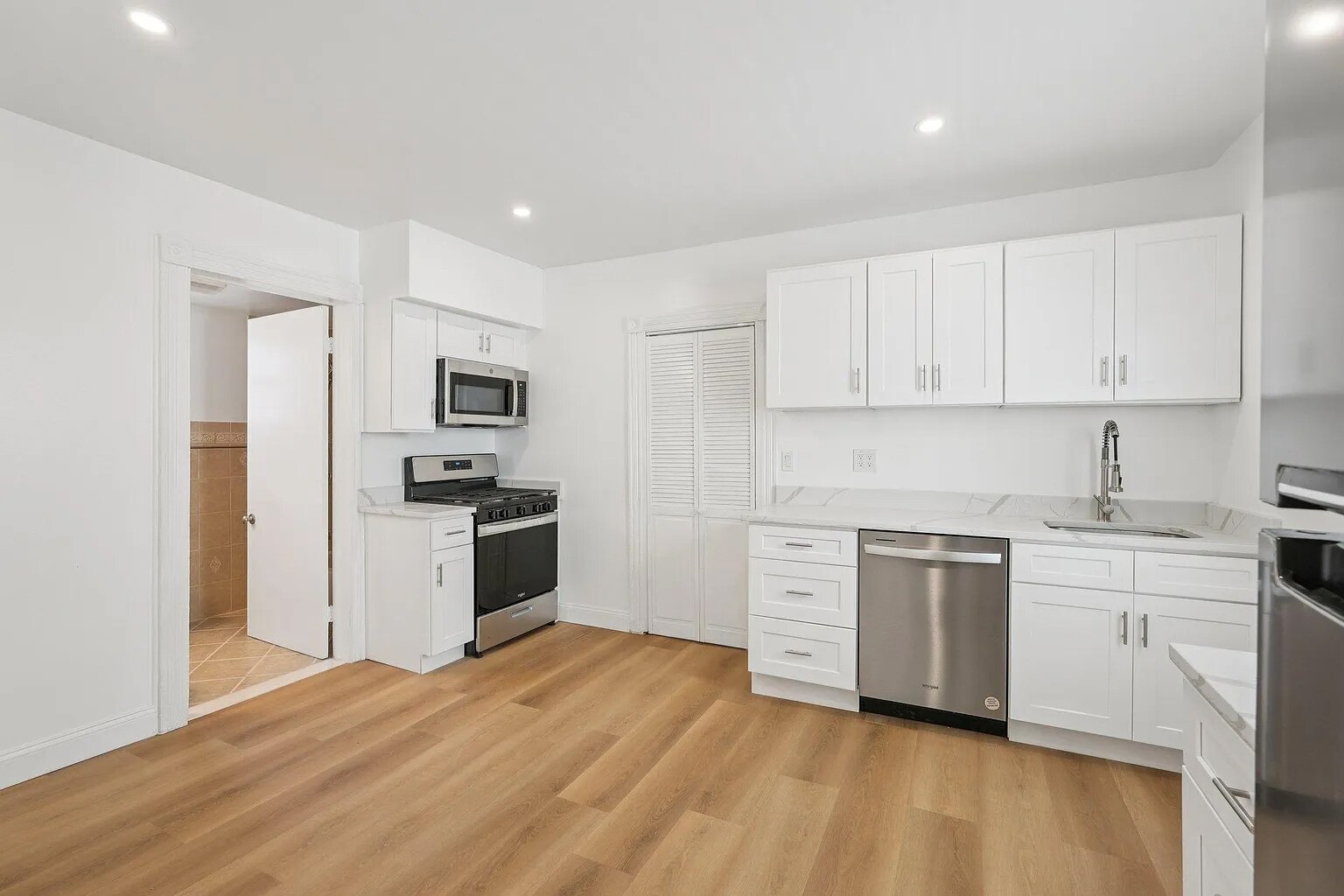 Building Photo - 332 Locust Ave