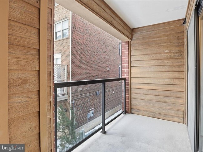 Building Photo - 1029 N Stuart St