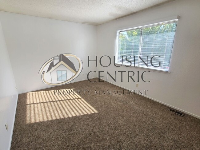 Building Photo - 9013 Montoya St