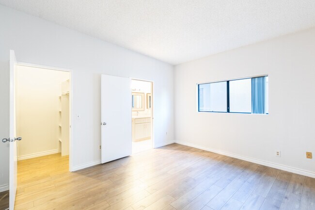 Building Photo - 2584 S Centinela Ave