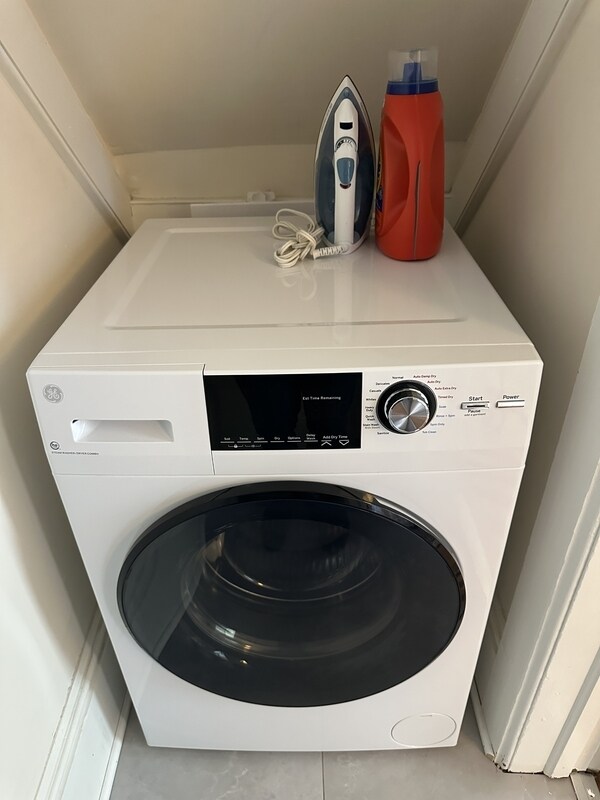 Building Photo - 315 N Pinckney St