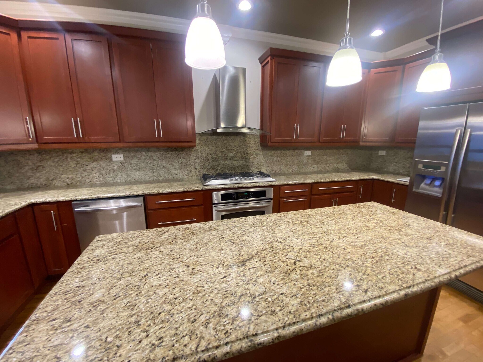 Building Photo - 2825 N Hamlin Ave