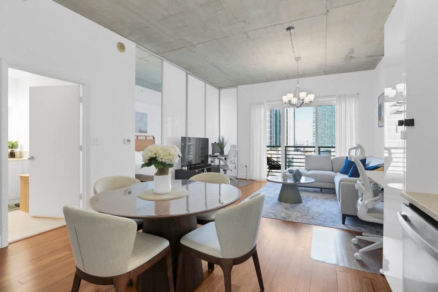 Building Photo - 137 NE 2nd Ave