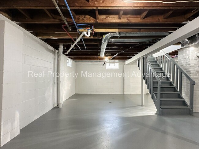 Building Photo - 21012 Beechwood Ave