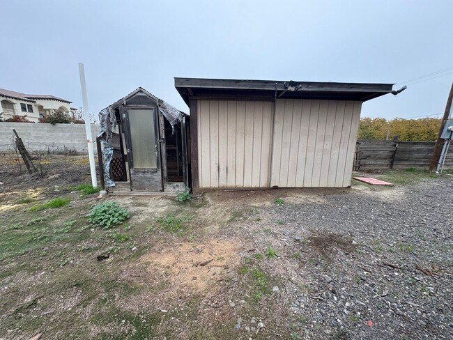 Building Photo - Pleasant Country Home Available Now!