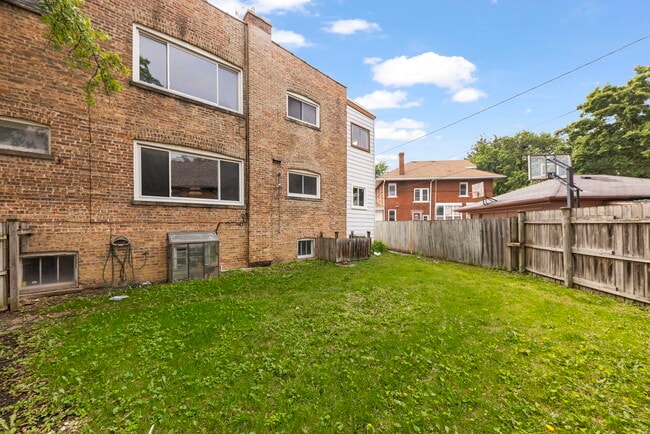 Building Photo - 9118 Lincoln Ave