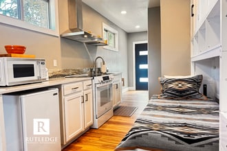 Building Photo - Mini Modern Living / Single 1 Person Furni...