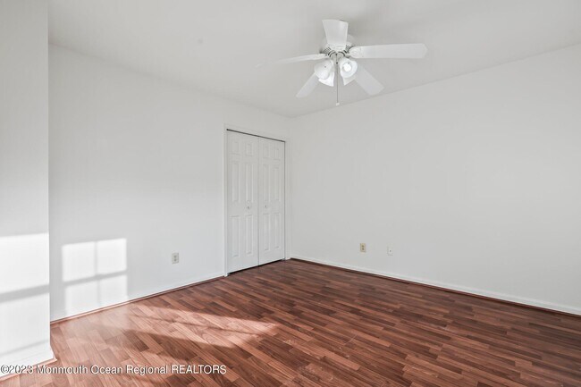 Building Photo - 19 Persimmon Ln