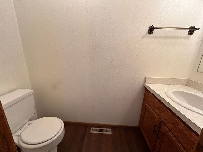 Building Photo - Spacious Condo for Rent