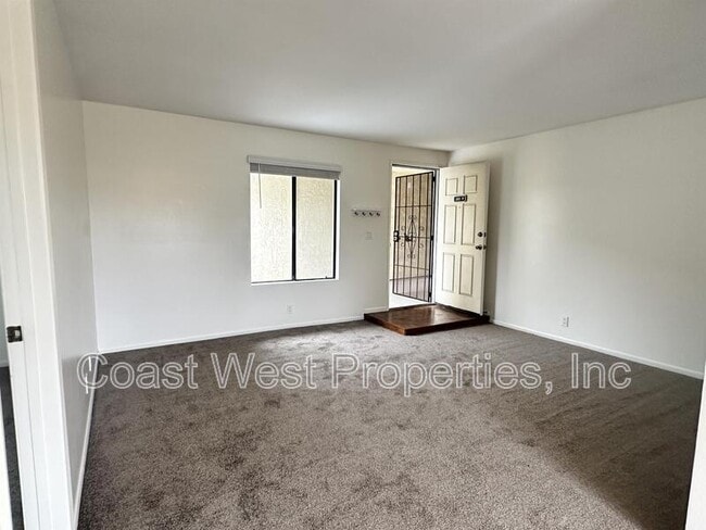 Building Photo - 382 Acacia Ave