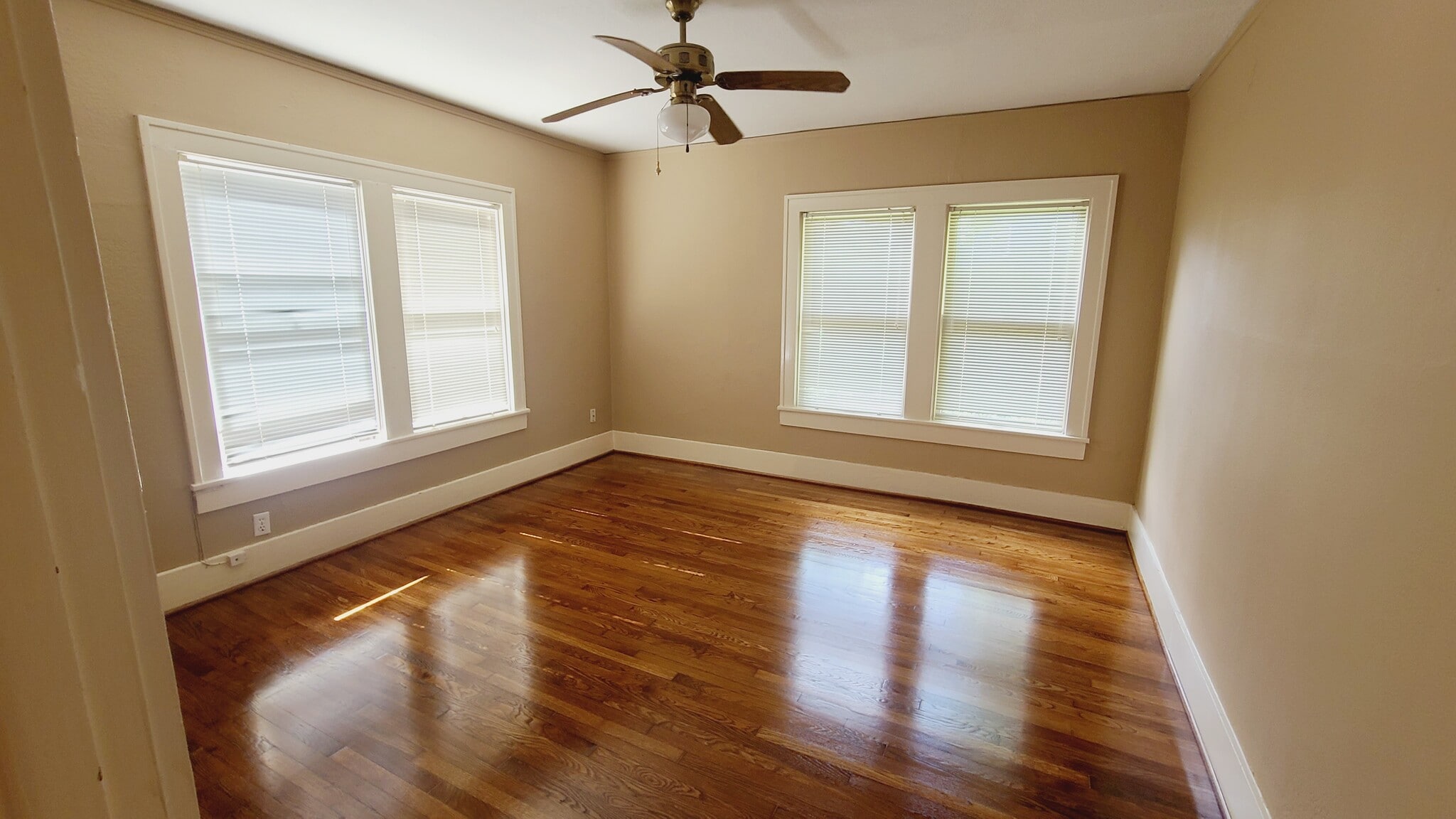 front bedroom/study - 1610 Castle Ct