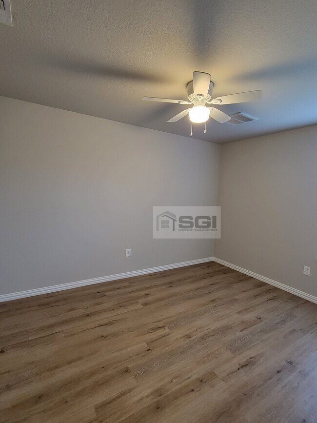 Building Photo - 3602 Mandy Dr