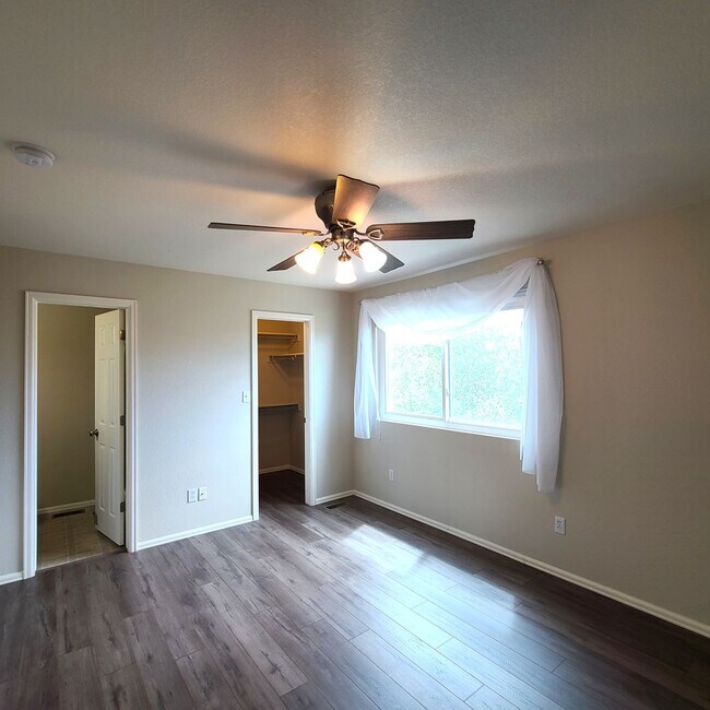 Building Photo - 6316 Riverdale Dr