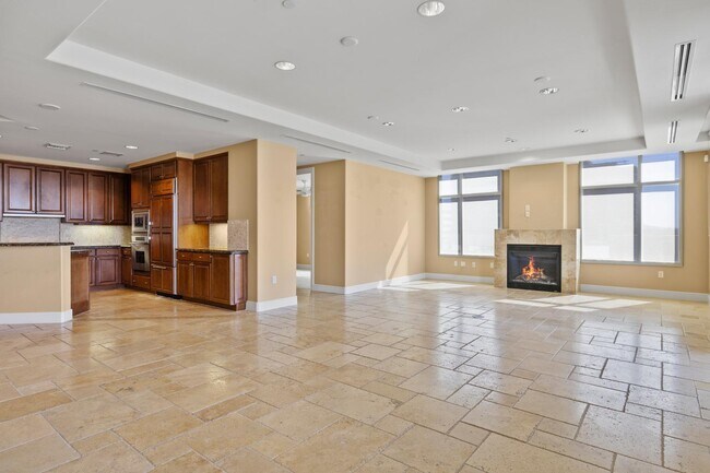 Building Photo - 2211 E Camelback Rd