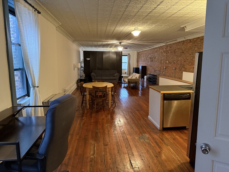 Building Photo - 27 Court St