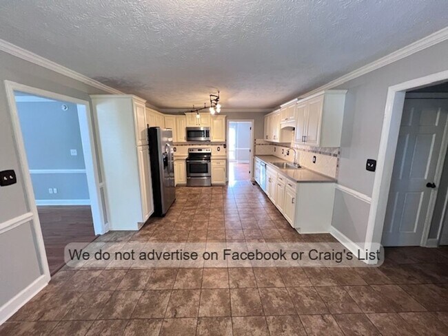 Building Photo - Hillendale- Magellan