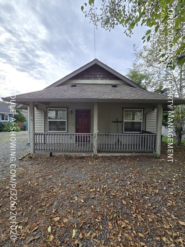 Building Photo - PETS ALLOWED - 2 bedroom 1 bath house in R...