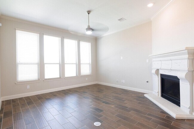 Building Photo - 28006 Laurel Garden Ln