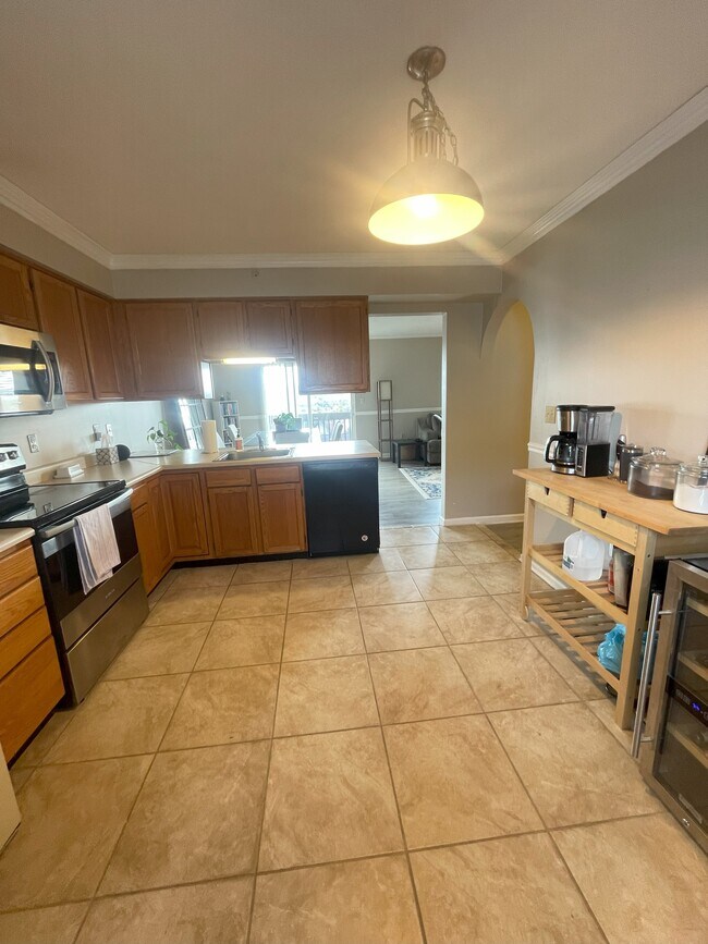 Building Photo - 108 Cathedral Ct