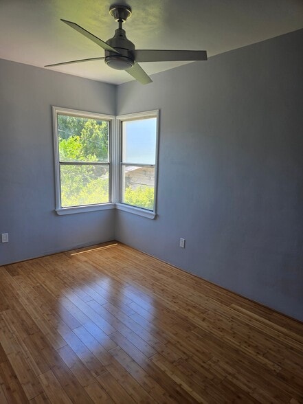Building Photo - 7316 Owensmouth Ave