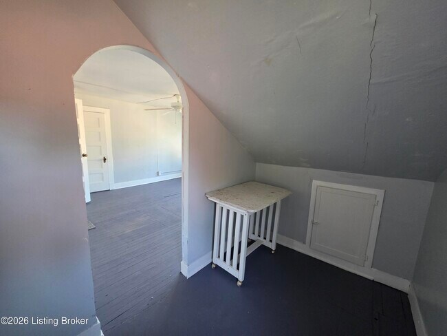 Building Photo - 321 S 39th St
