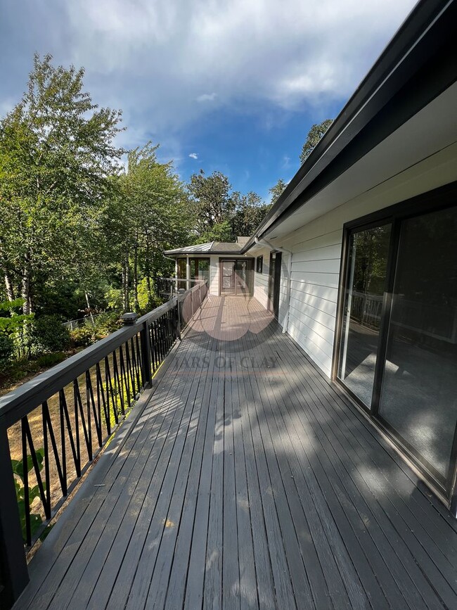 Building Photo - Gorgeous Mid Century Home in Dallas - MOVE...