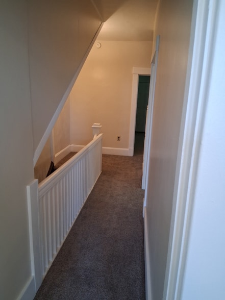 Building Photo - 433 Maplewood Ave