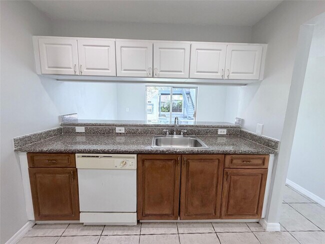 Building Photo - 230 SW 11th Ave