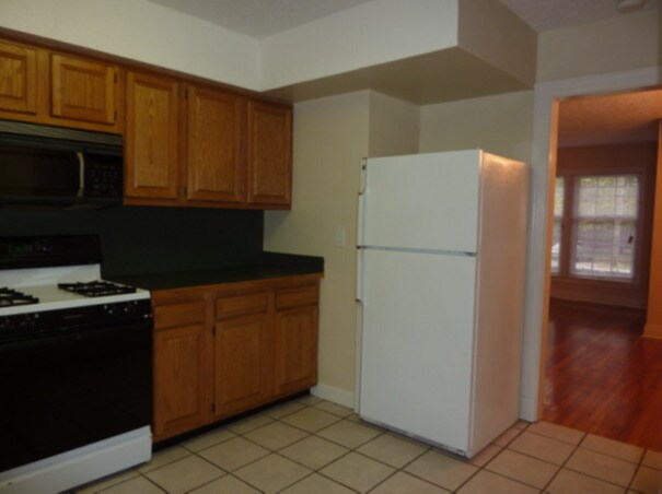Building Photo - 3833 Elmwood Ave