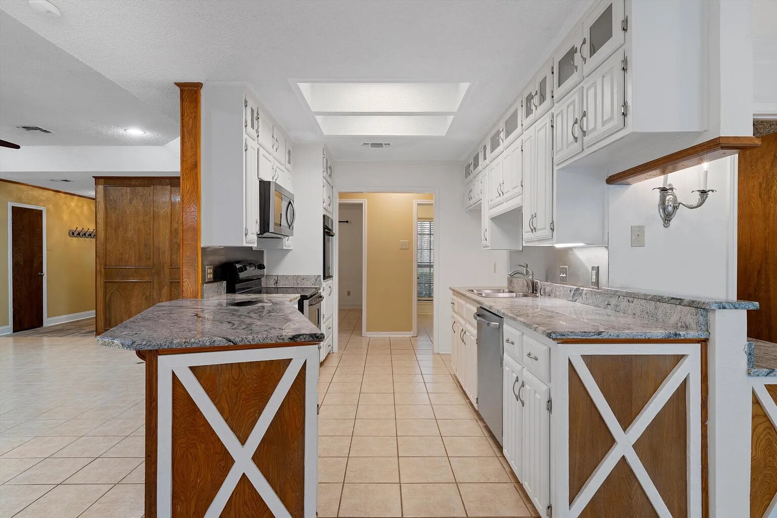 Galley Kitchen - 273 Leafy Hollow Ln