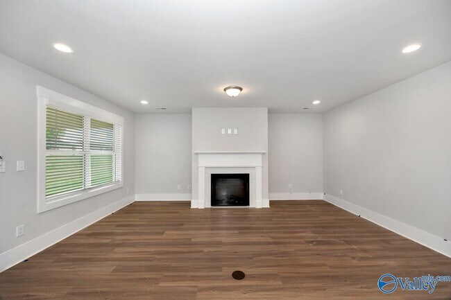 Building Photo - 100 River Springs Ct
