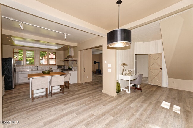 Building Photo - 1412 River Rd