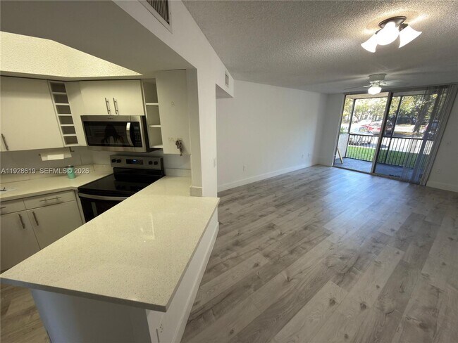 Building Photo - 8353 Lake Dr