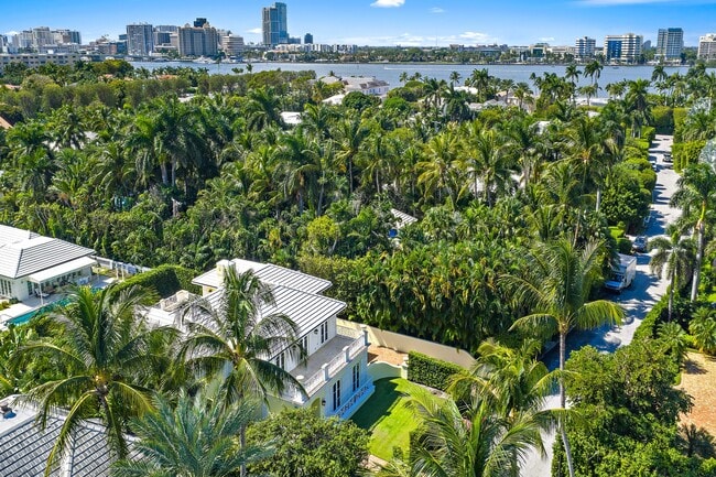 Building Photo - 210 Emerald Ln