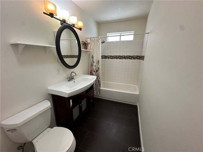 Building Photo - 979 N Gardena Ave