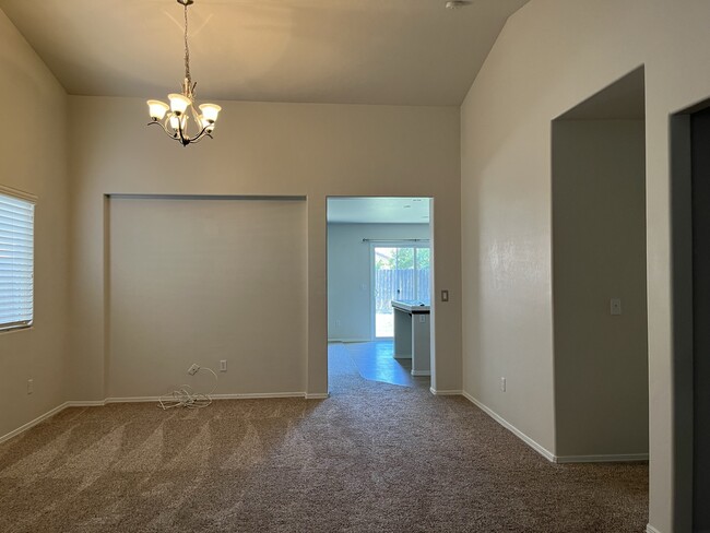 Primary Photo - 1394 W Bella Oaks Way