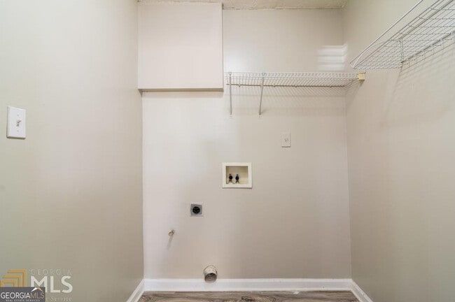 Building Photo - 145 Courtyard Dr