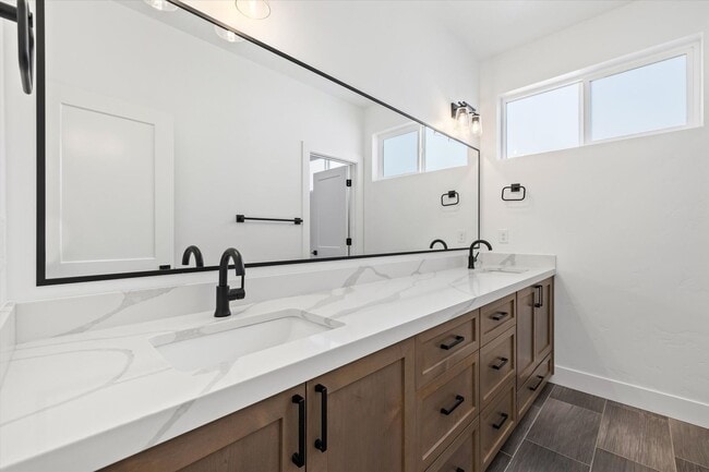 Building Photo - Luxury 5-Bed + Bonus + RV Garage Home for ...
