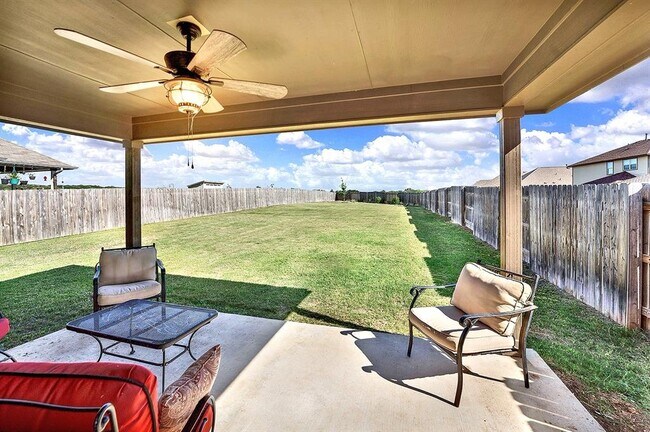 Building Photo - 116 Alba Ave