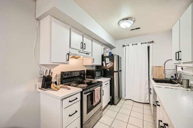 Building Photo - 961 Tampico Ct