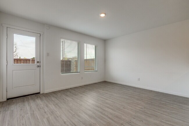 Building Photo - Newly Built Modern Comfort Home in Princeton ISD