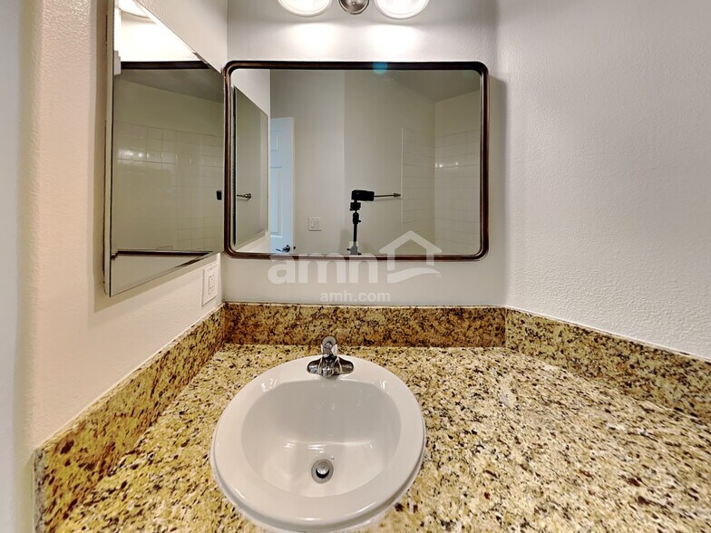 Building Photo - 2974 E Gables Vale Ct