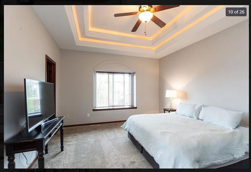 Building Photo - 2103 Glen Oaks