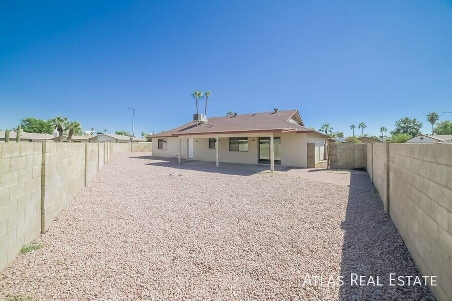 Building Photo - 5006 W Torrey Pines Cir