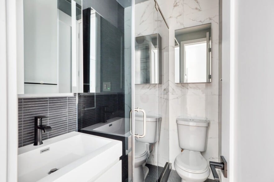 Building Photo - 273 W 10th St