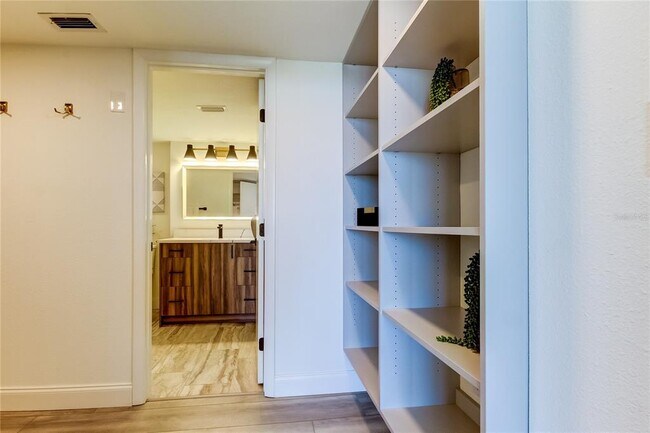 Building Photo - 500 N Osceola Ave