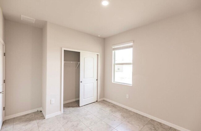 Building Photo - Coming Soon! Fenced 3 Bed, 2 Bath in Great...